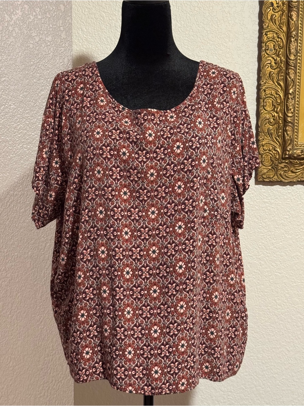 Bobeau Rust Floral Scoop Neck Short Sleeve Top